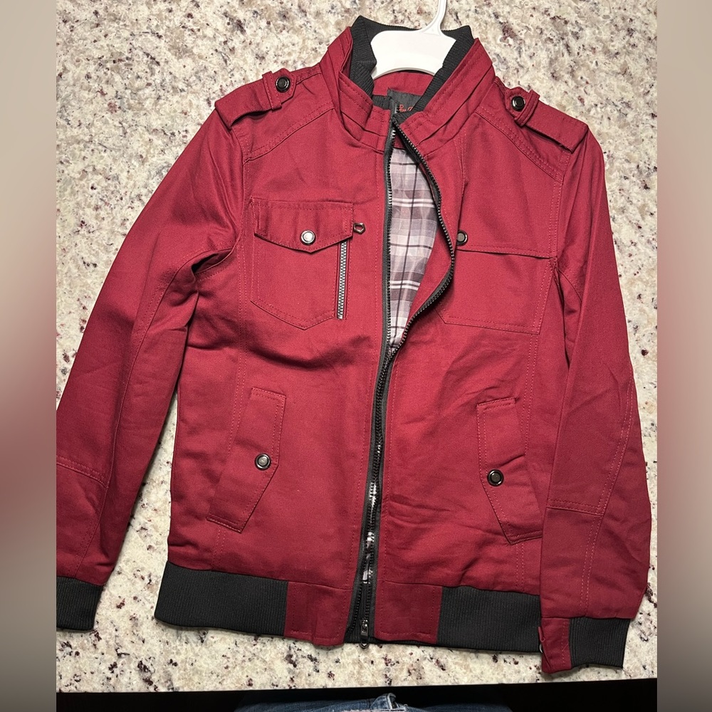Men’s Medium jacket no tags but never worn